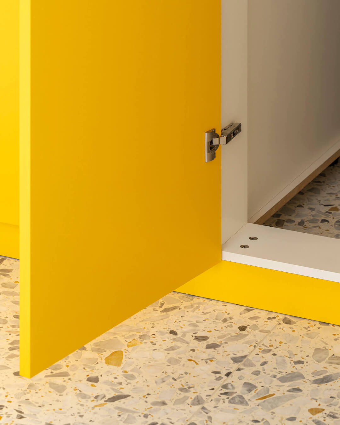détail de l'armoire technologique sur mesure