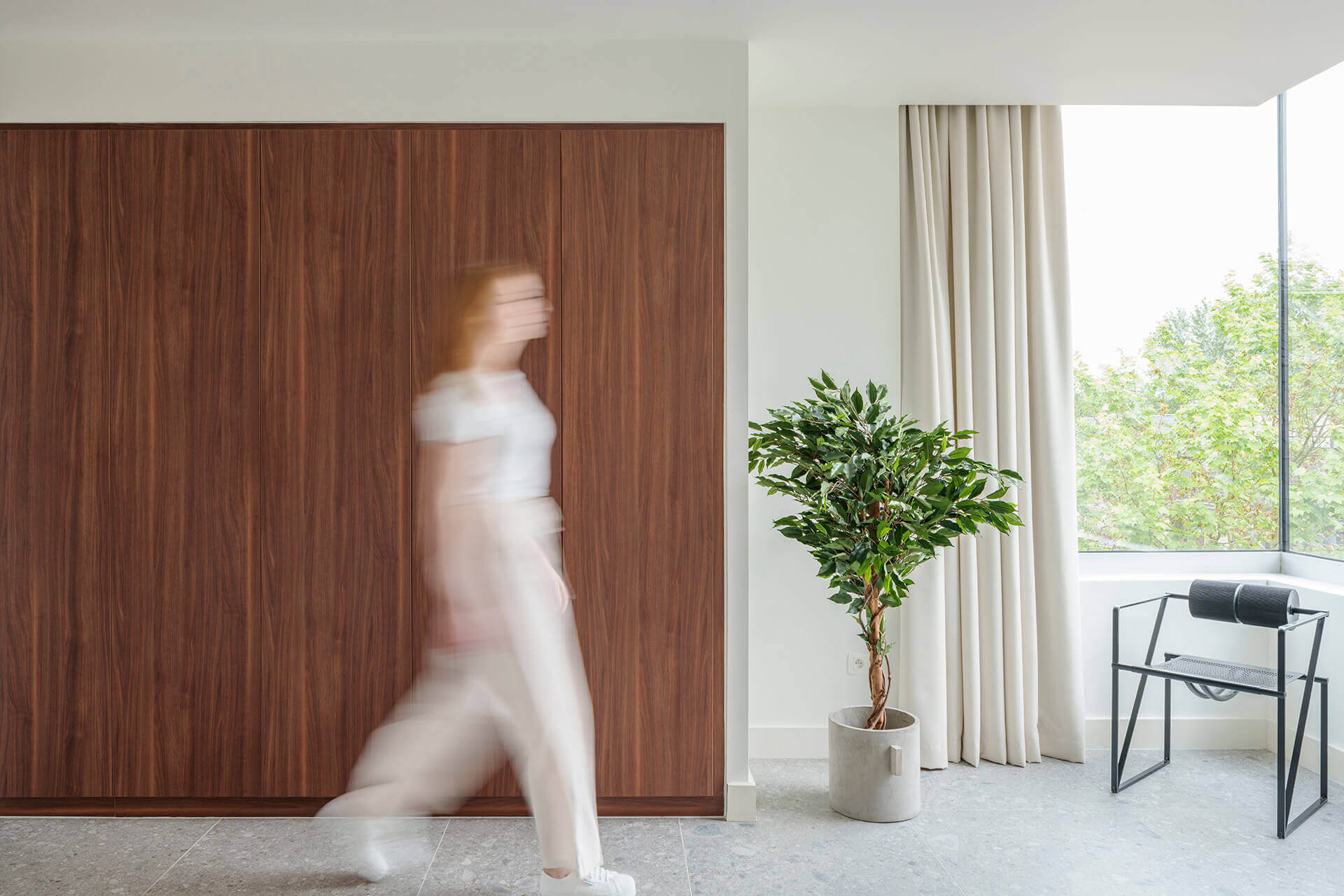 Armoire sur mesure en aspect bois de noyer, Lorenzo Walnut
