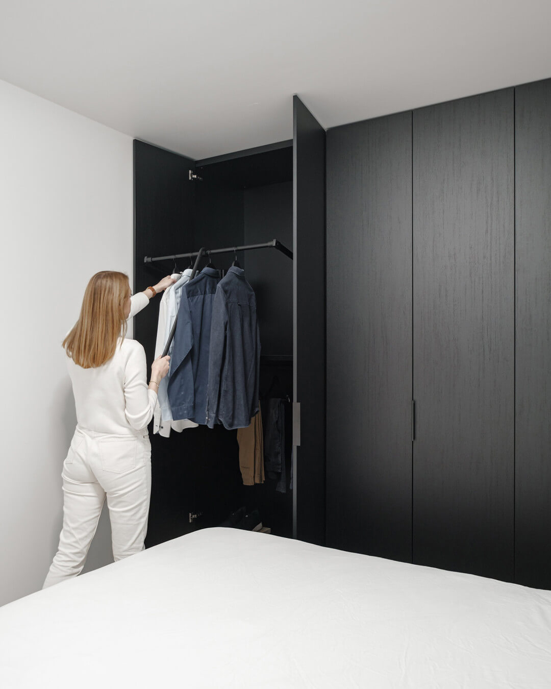 Armoire sur mesure avec élévateur à vêtements