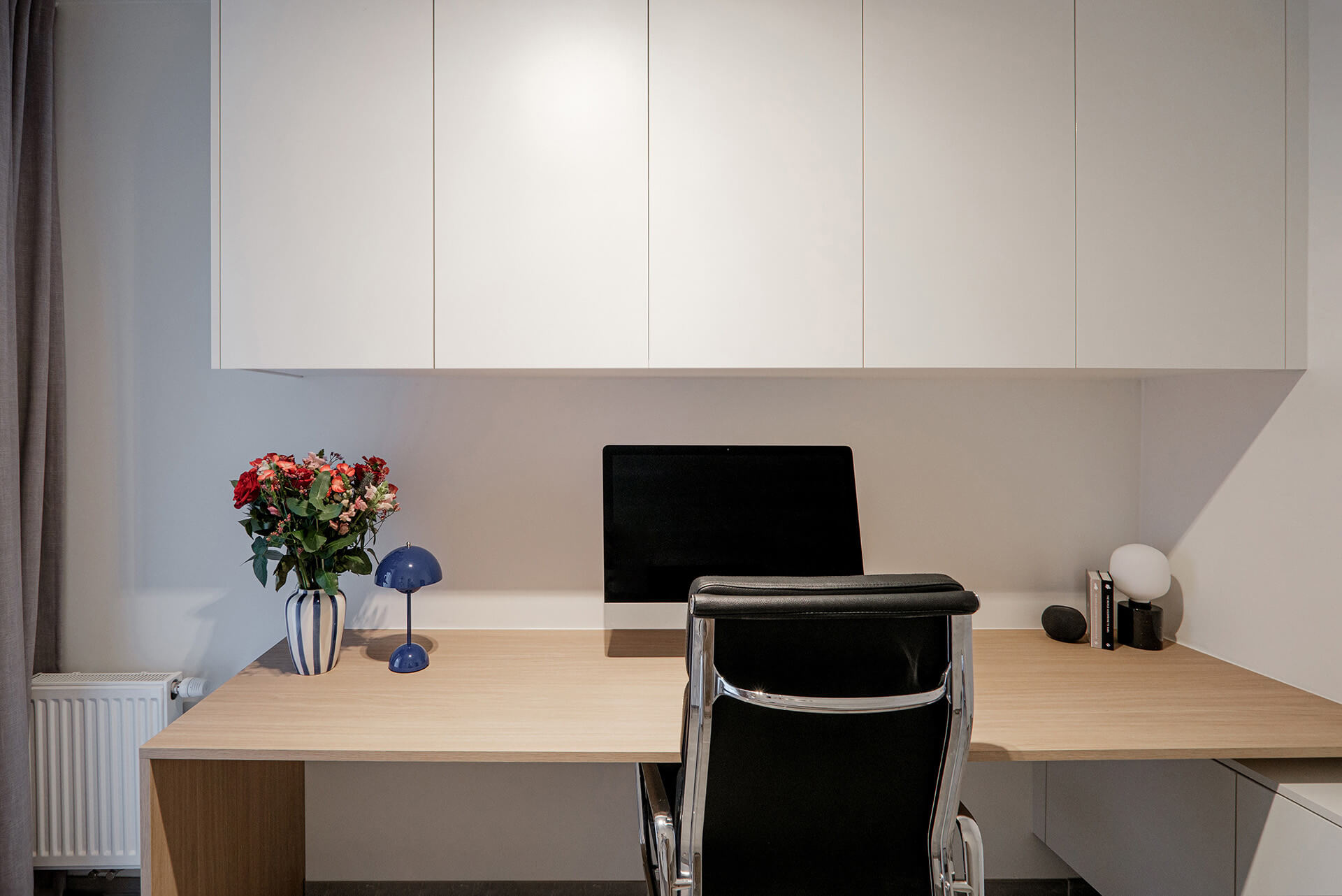 Bureau avec placard de plafond sur mesure