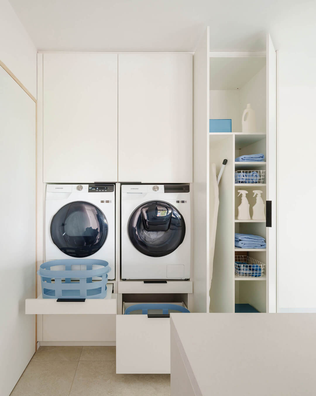 Armoire à linge sur mesure en blanc (Front White)