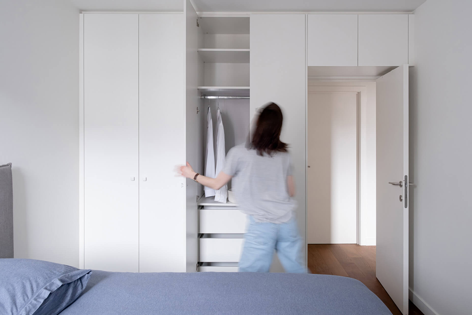 Armoire blanche sur mesure pour la chambre à coucher de Custoroe