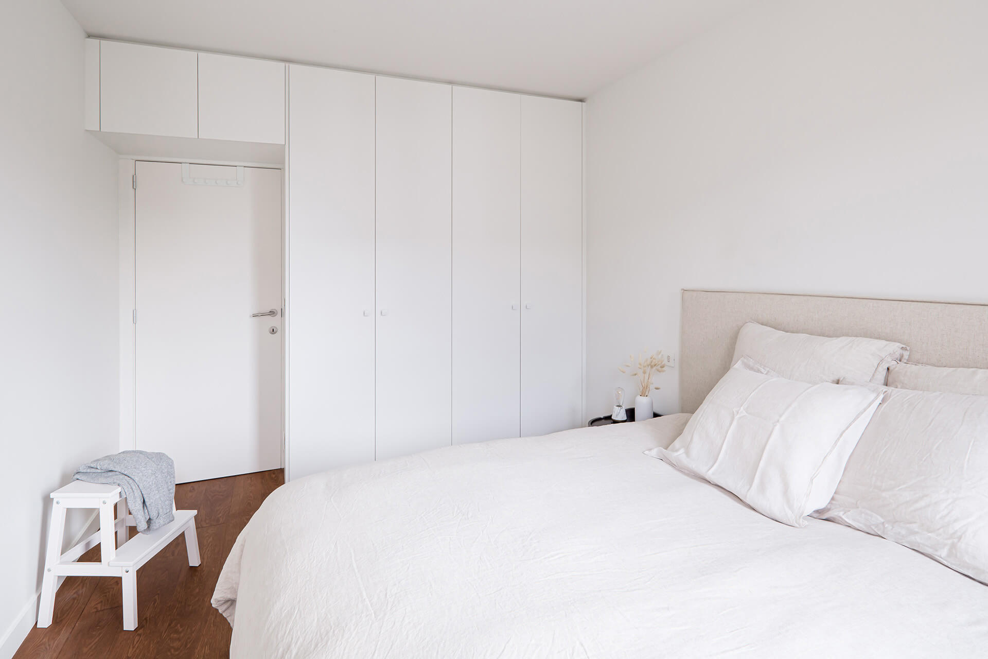Armoire blanche encastrée sur mesure de Custoro
