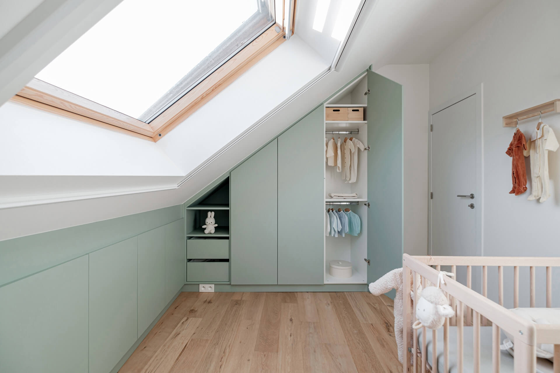 Armoire d'angle sur mesure en couleur Industrial Green