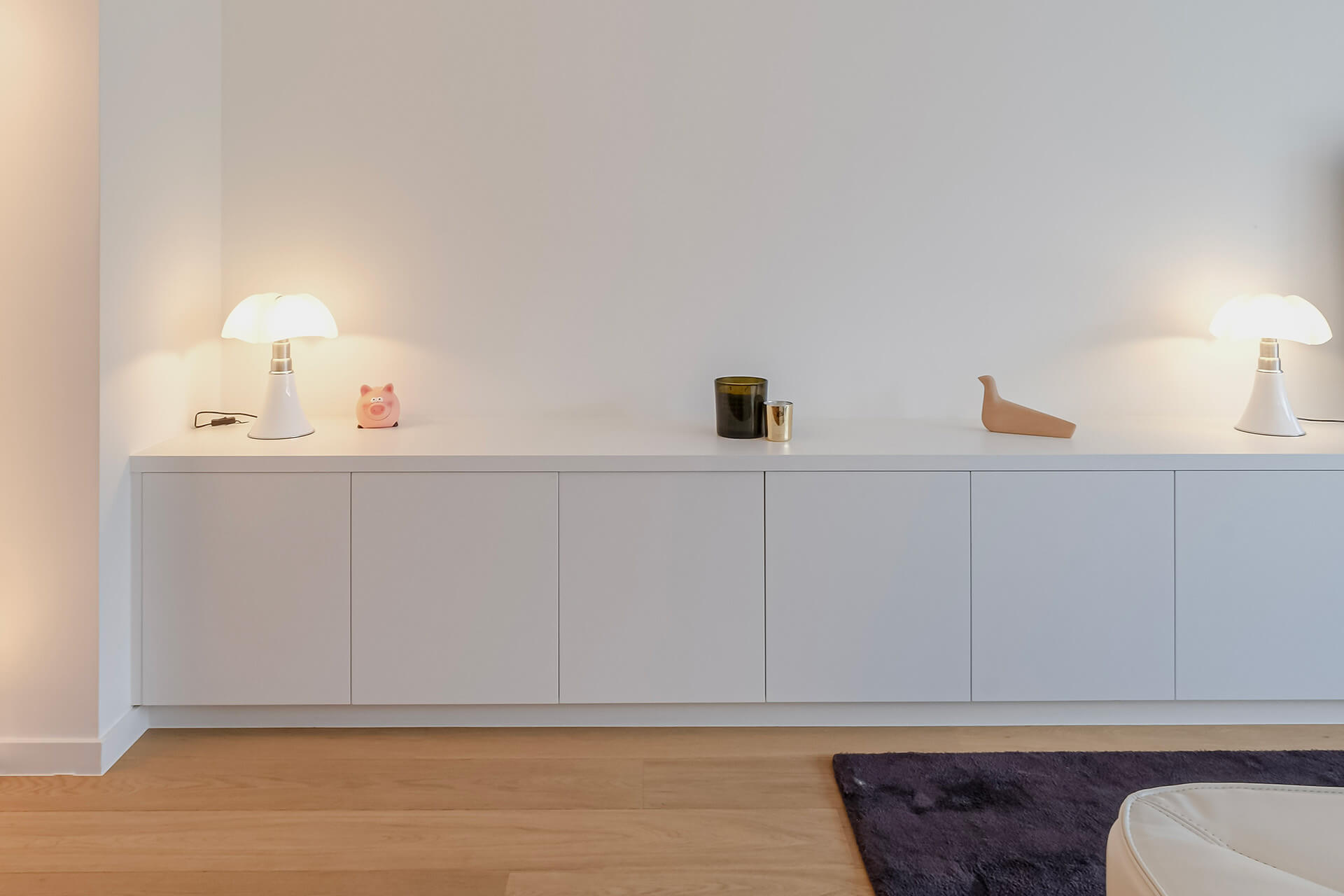 Meuble TV blanc sur mesure de Custoro 