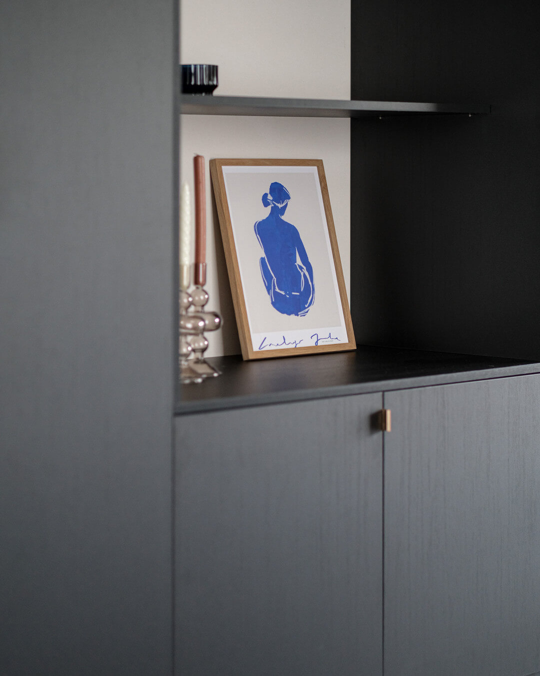 Armoire de rangement sur mesure composée d'éléments hauts et bas