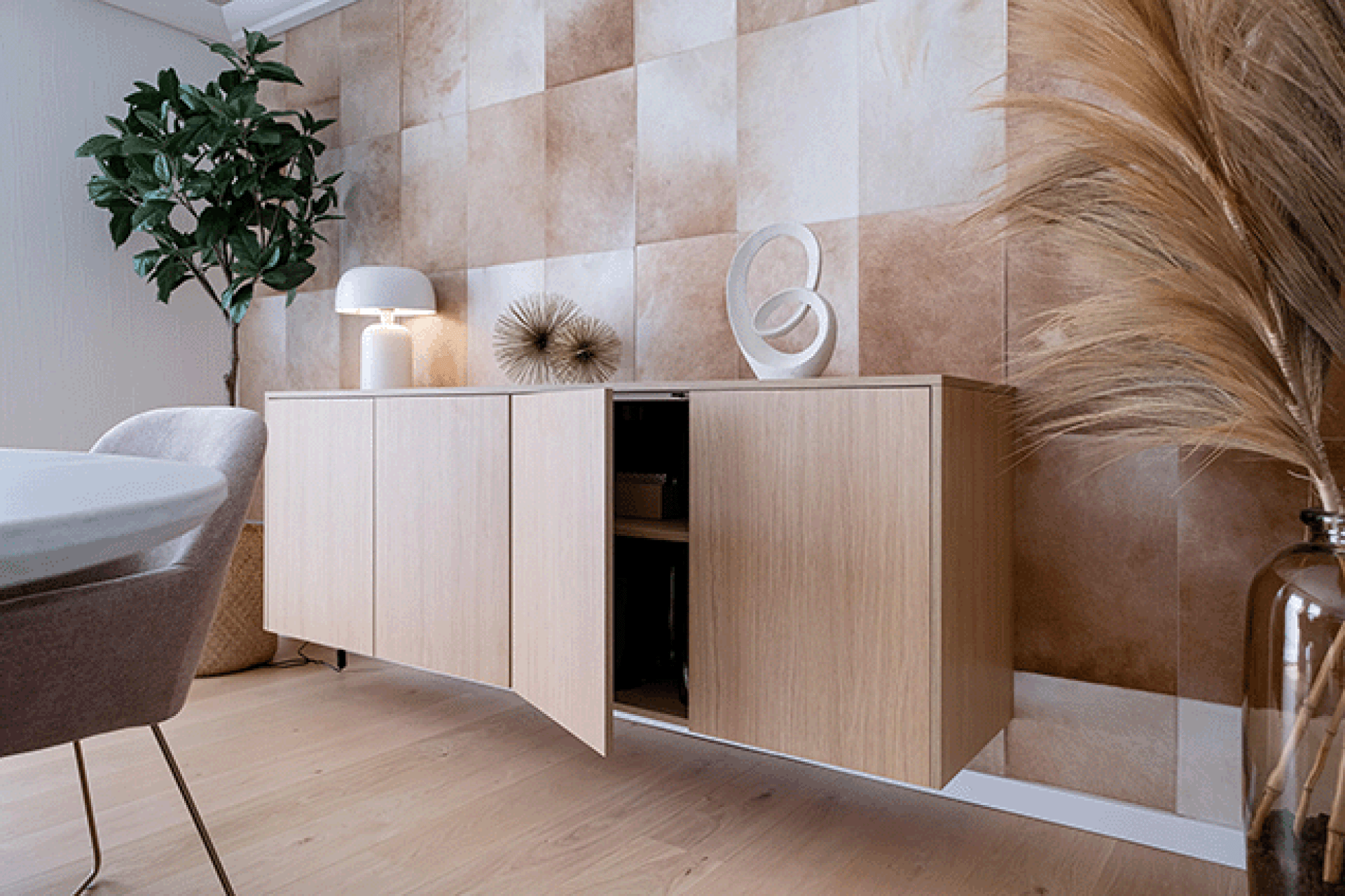 Buffet sur mesure couleur Chêne Essentiel avec portes à ouverture par simple pression