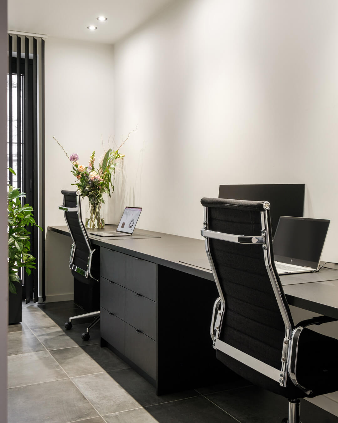 bureau sur mesure en teinte bois noir