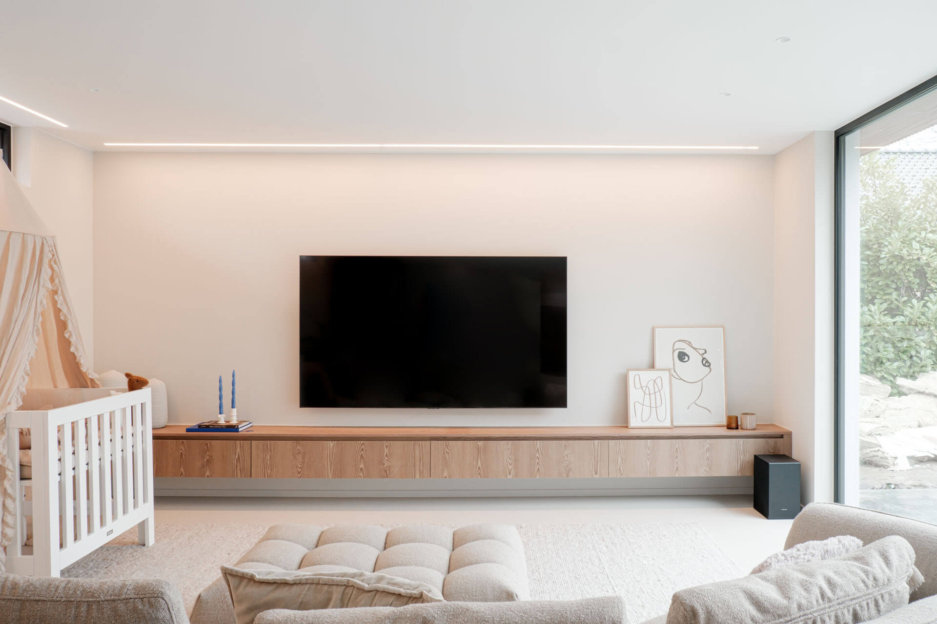 Meuble TV suspendu sur mesure en Sunlit Brown