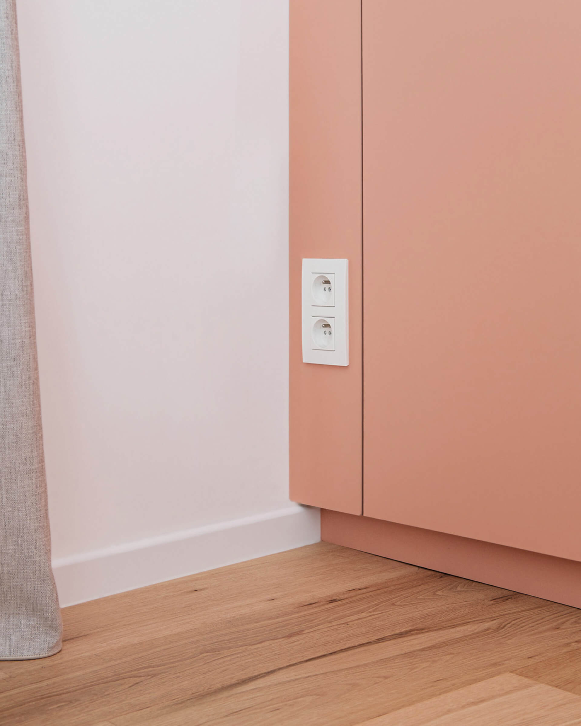 Prises intégrées dans une armoire