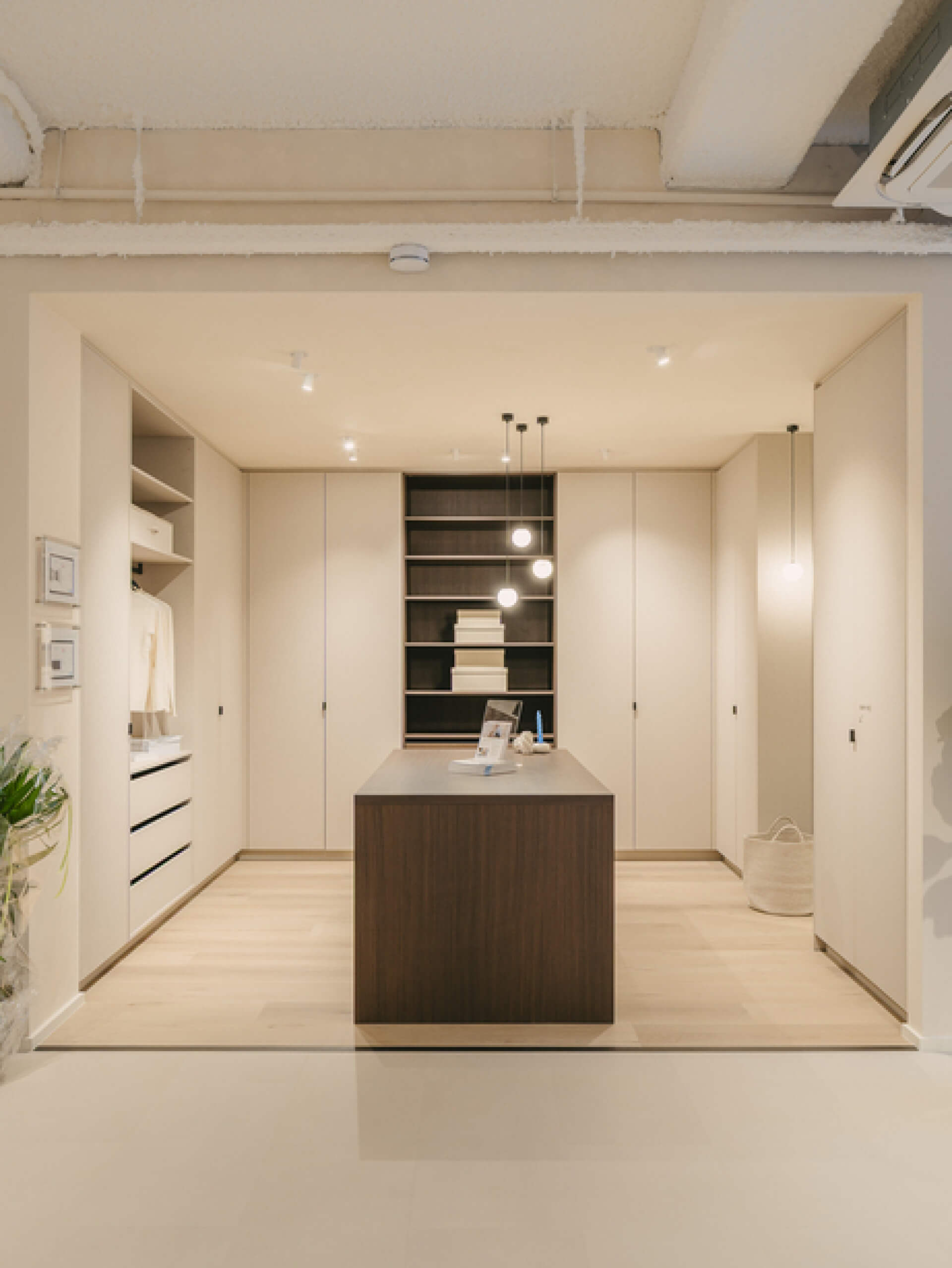 Conseils personnalisés dans le showroom Maatkasten Online Sint-Martens-Latem