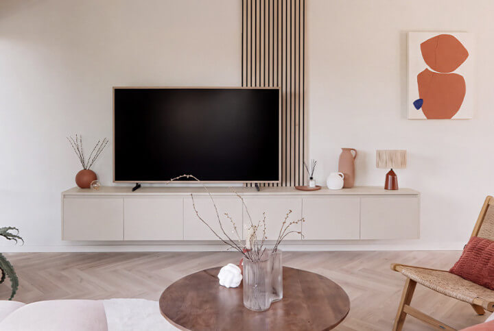 Coller ou visser les panneaux muraux acoustiques ?