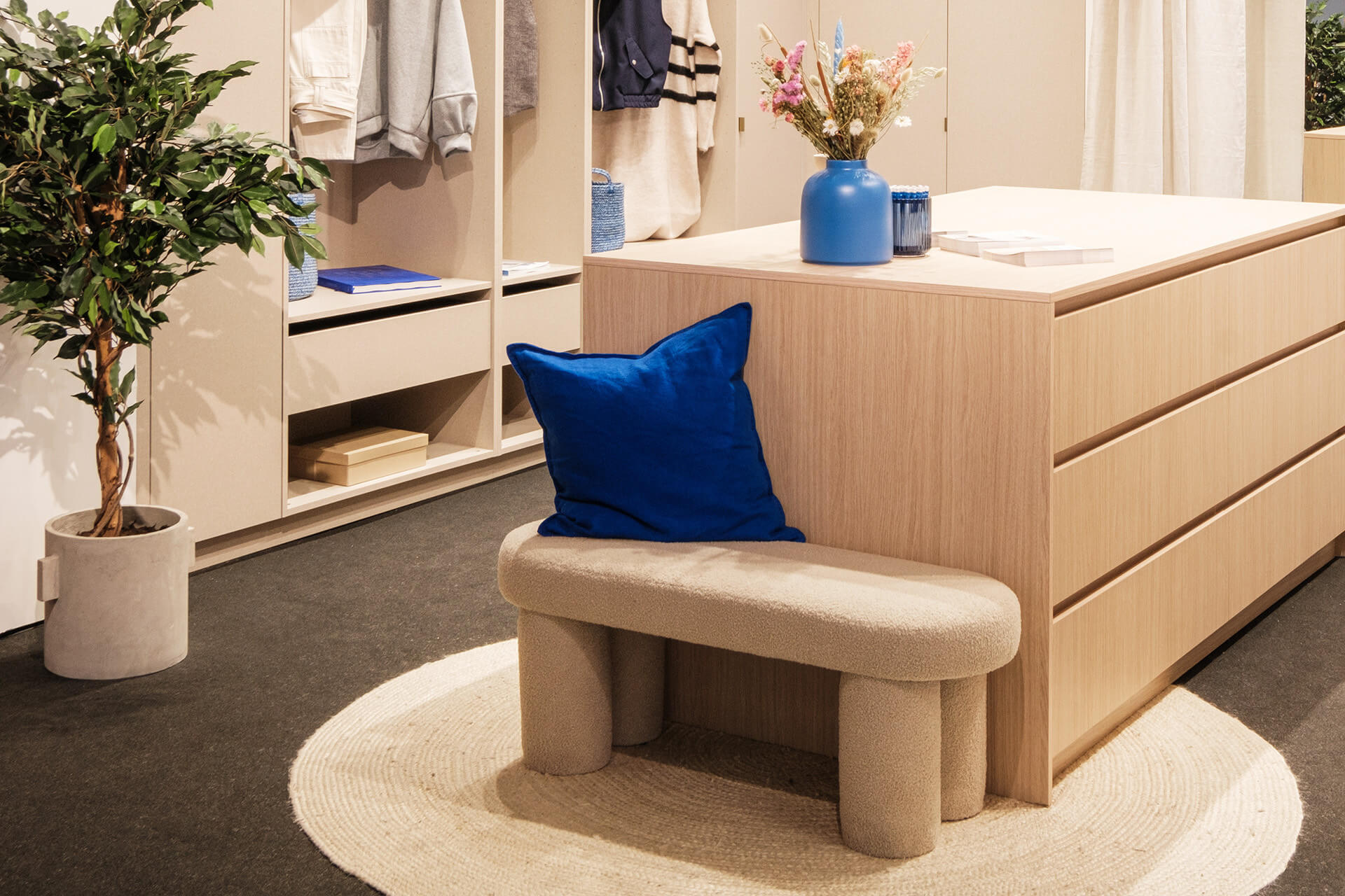 Ilot central sur mesure dans un dressing