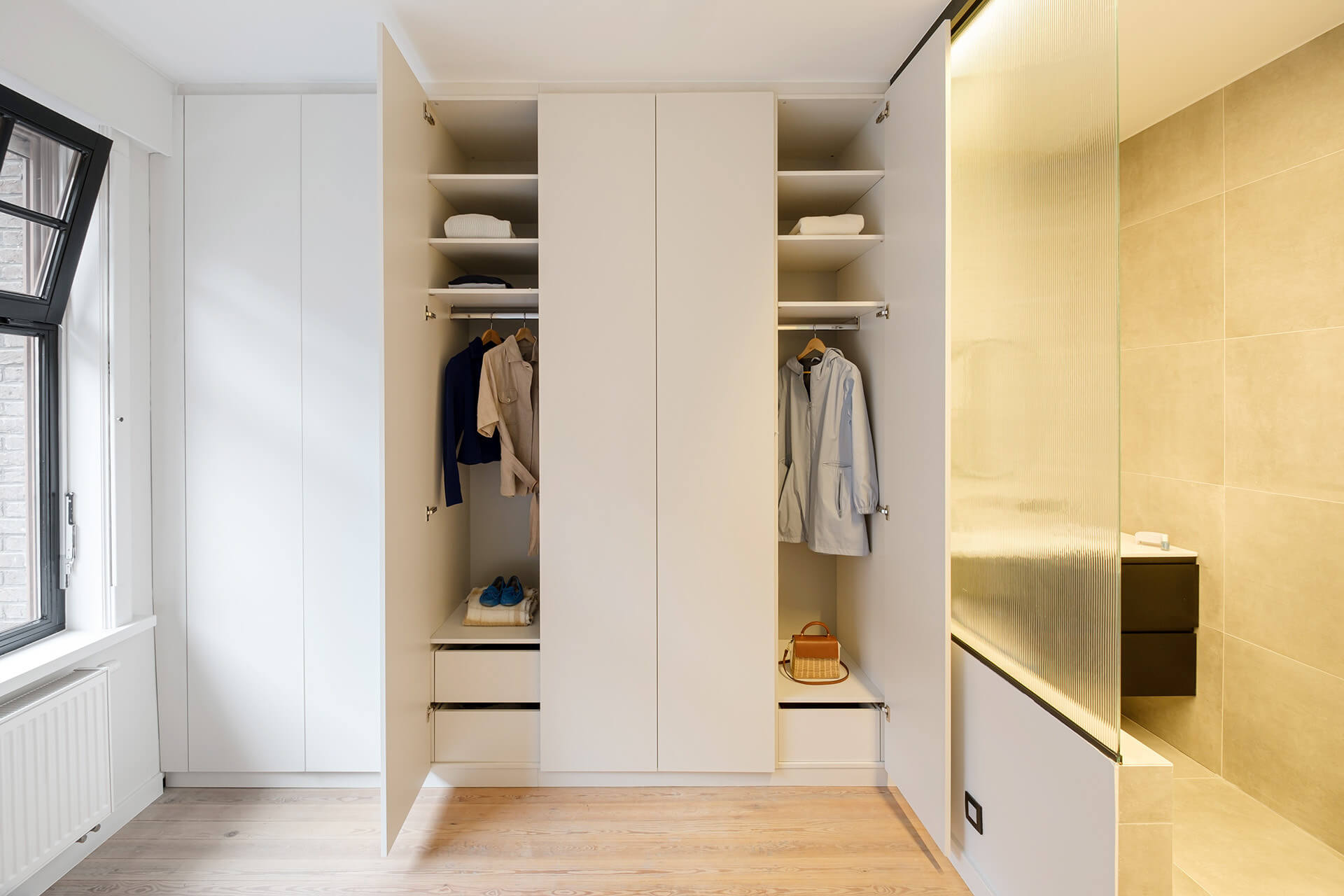 Armoire encastrée dans la chambre à coucher de Custoro