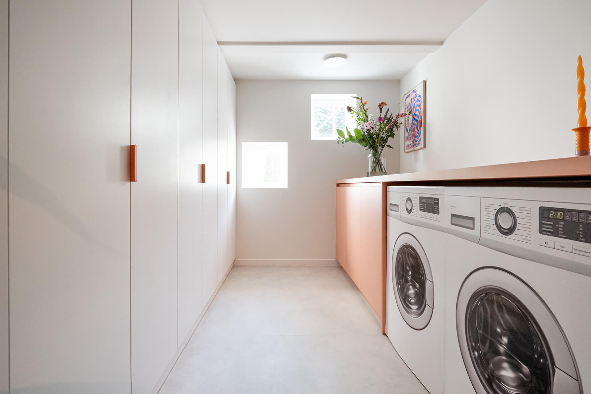 Armoire cache electronique sur mesure pour la buanderie