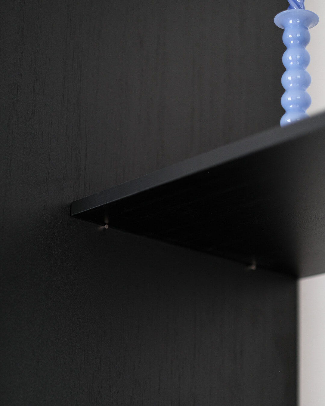 Armoire de rangement combinée avec des étagères en Elegant Black