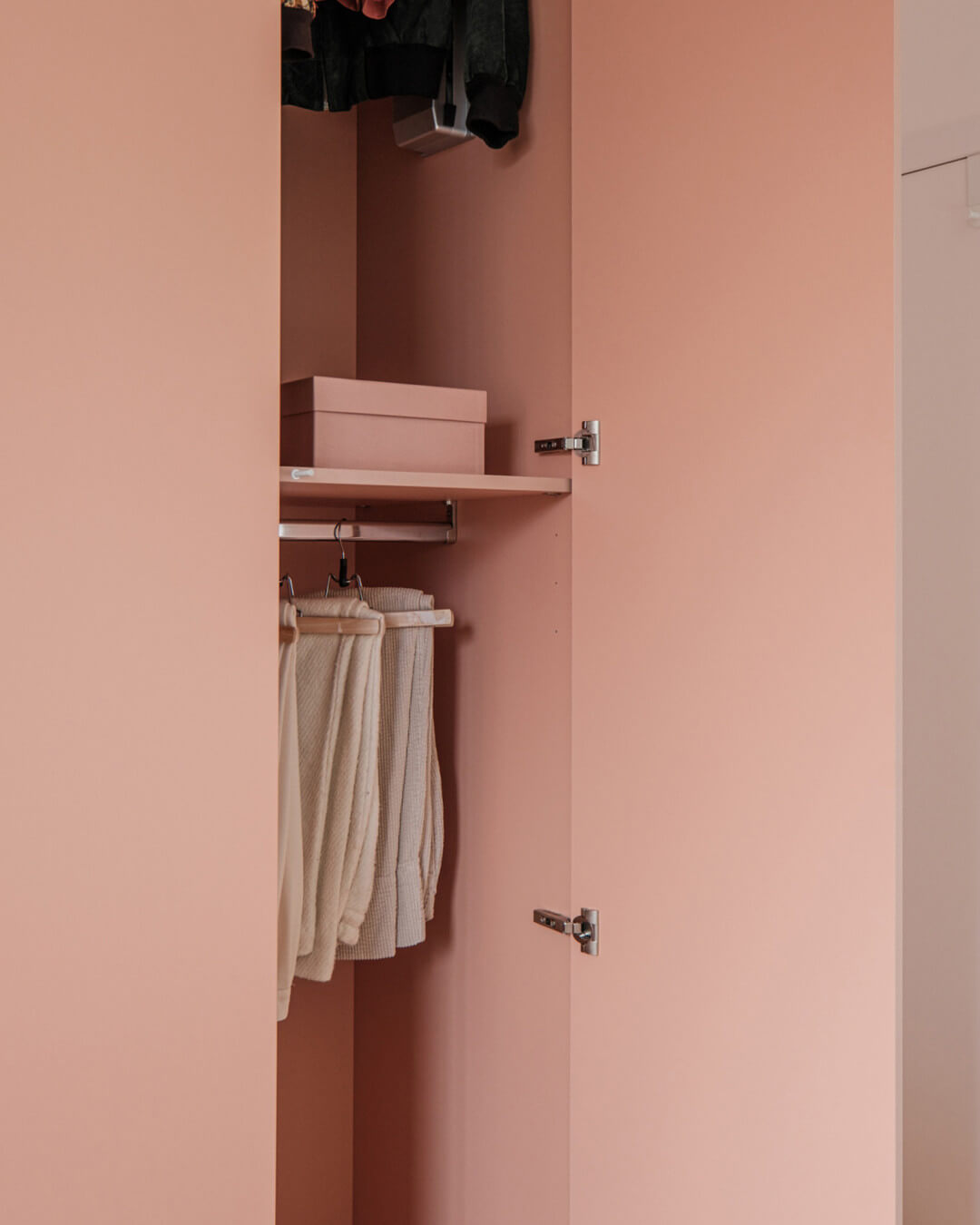 armoire rose sur mesure