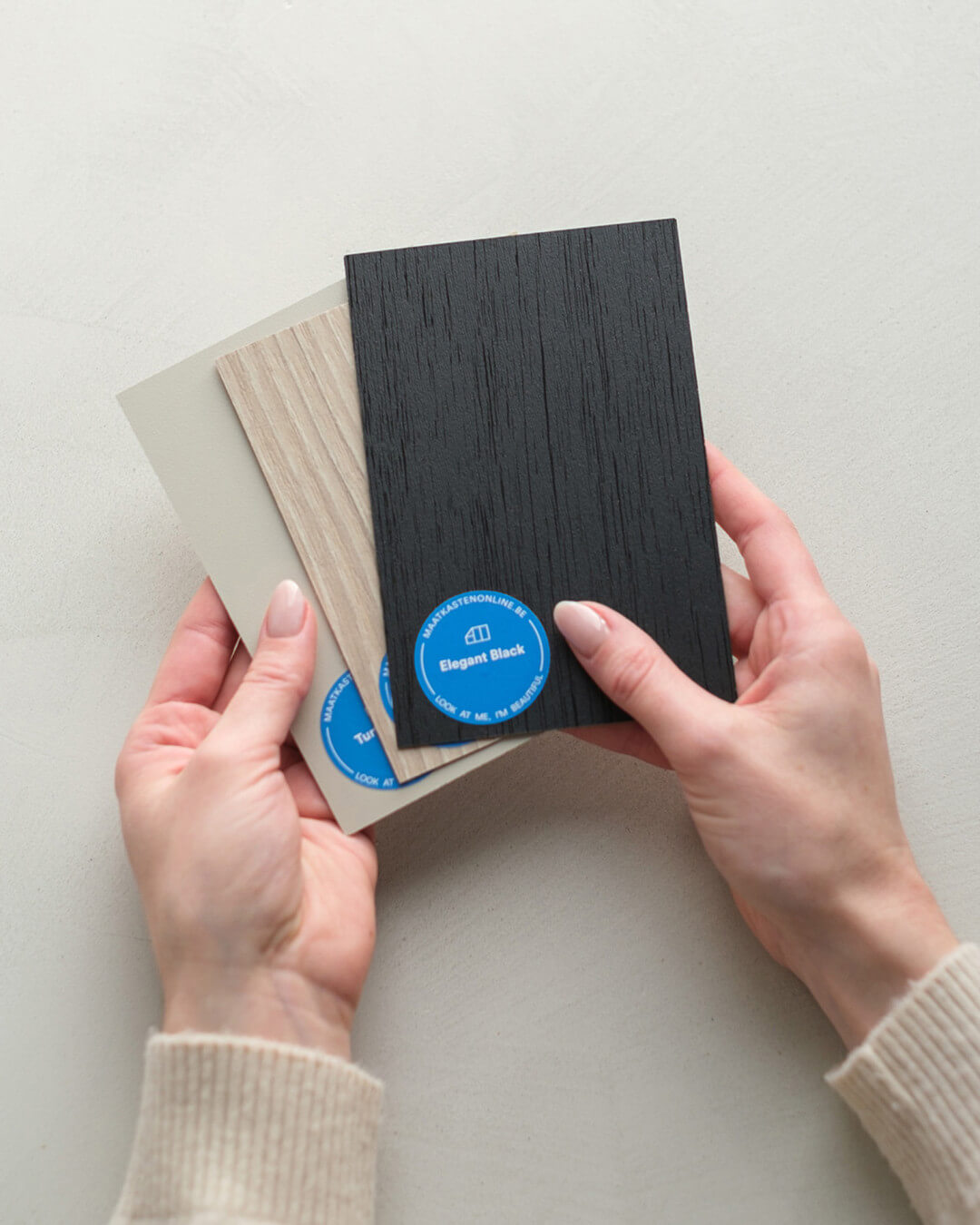 Échantillons de couleurs gratuits pour votre armoire sur mesure