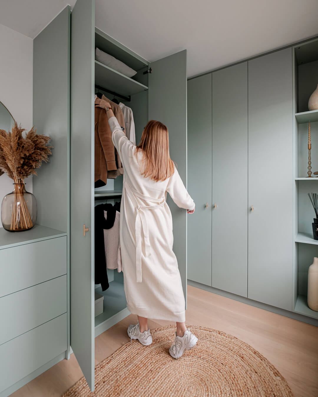 Vestiaire sur mesure avec bloc-tiroirs en Industrial Green