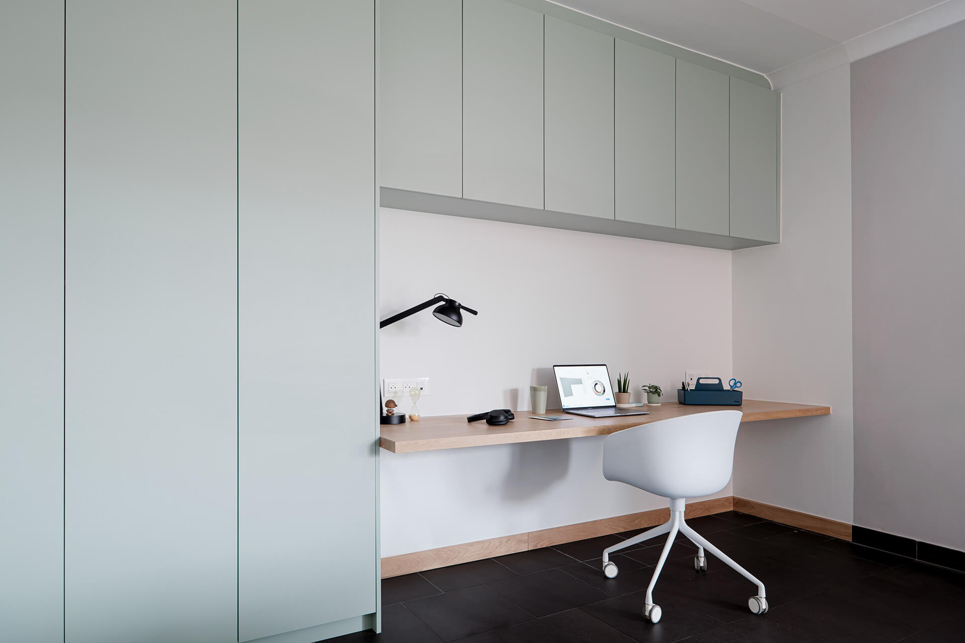 Armoires de bureau sur mesure dans la couleur Industrial Green
