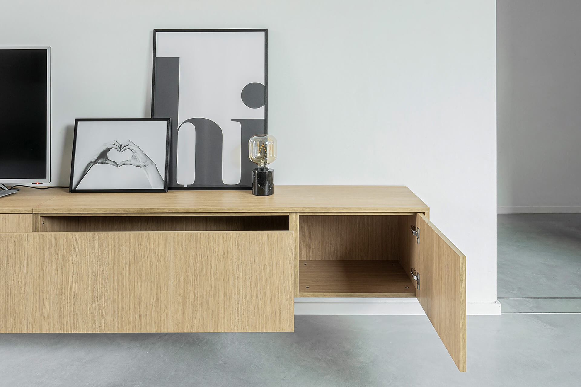Meuble TV sur mesure en chêne naturel Essential Oak de custoro