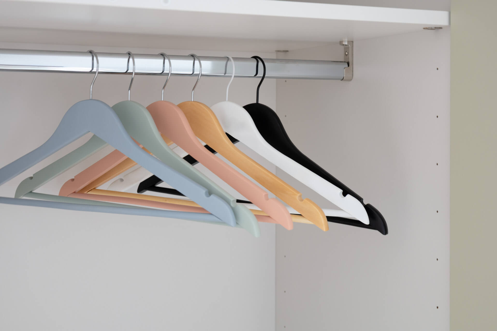 Tous les coloris de porte-manteaux de la collection Let's Hang Out de Custoro