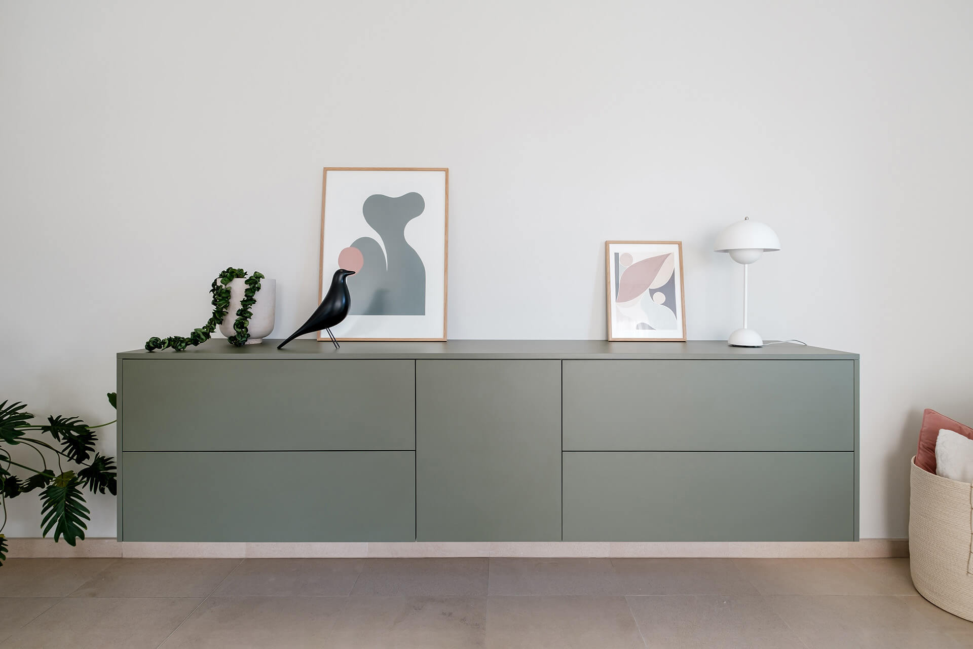 Commode flottante en Green Shadow, poignées : push-to-open