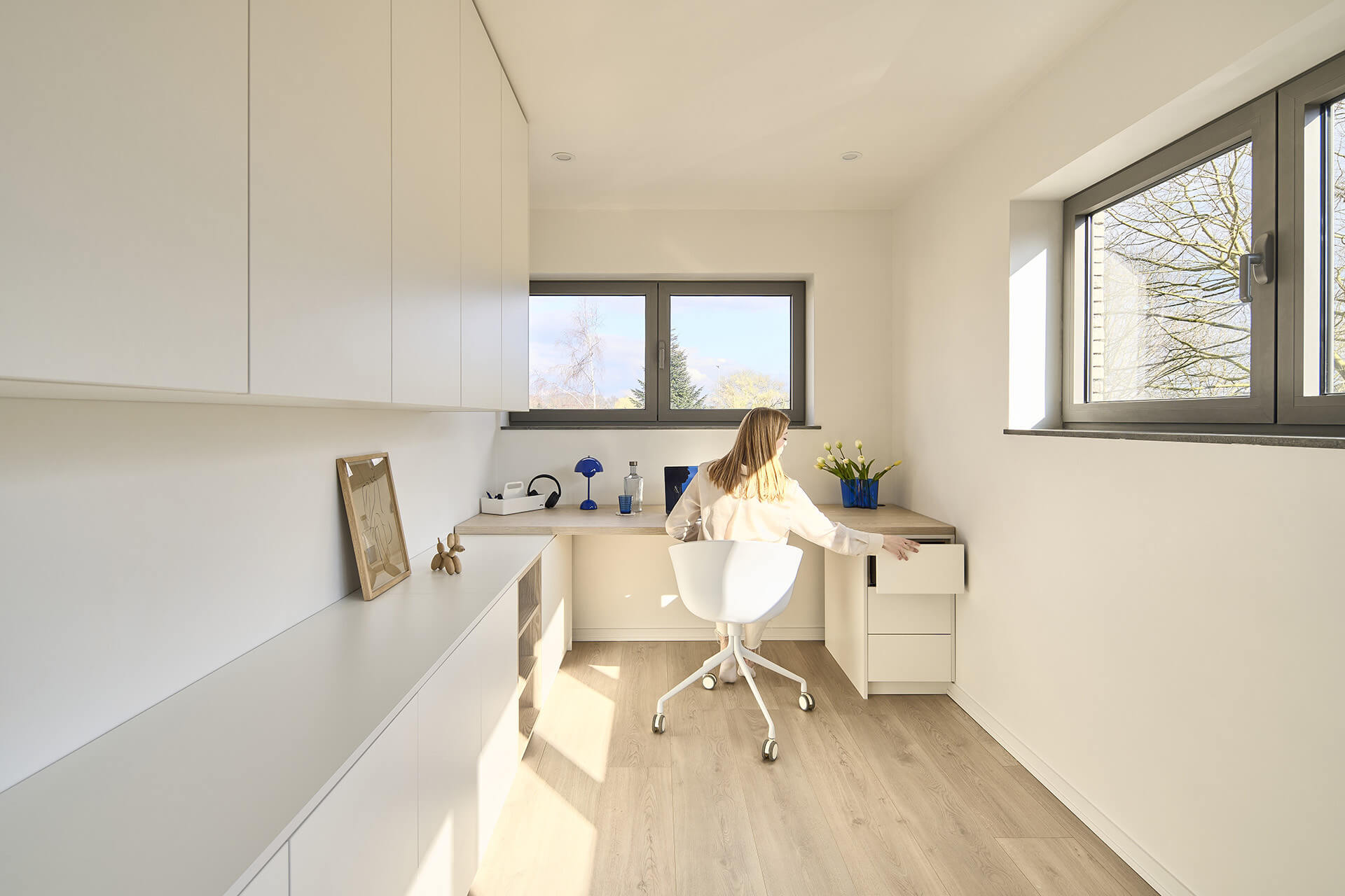 Commode encastrée sur mesure, couleur Front White, disponible en ligne chez Custoro.
