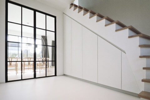 armoire-d-escalier-sur-mesure en Front White de Custoro