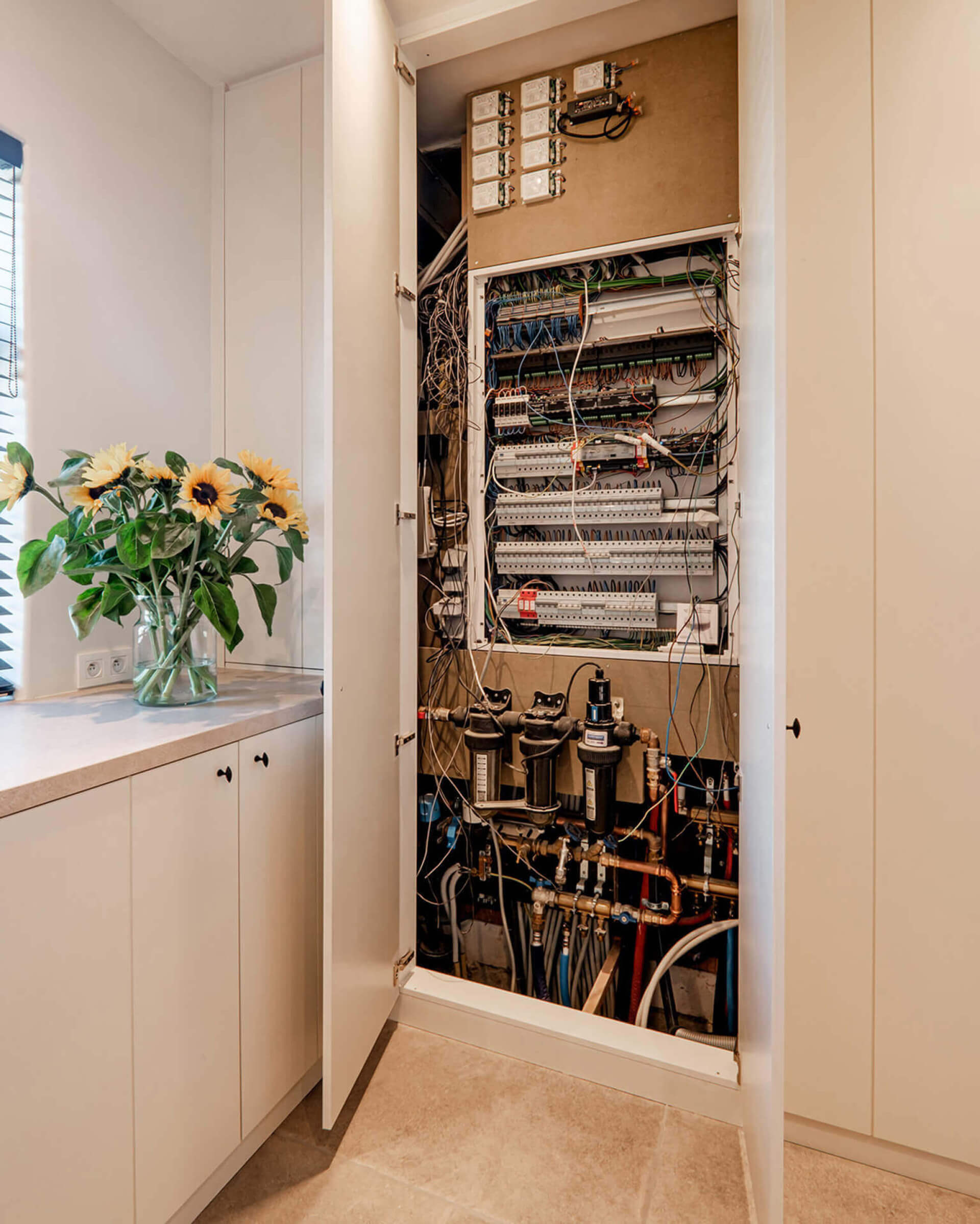 Armoire cache compteur intégrée sur mesure