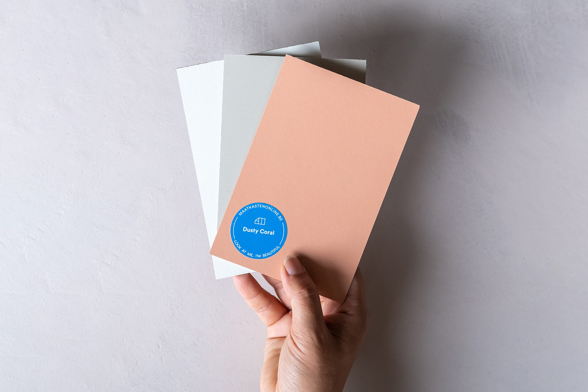 Échantillons gratuits en différentes couleurs de Custoro
