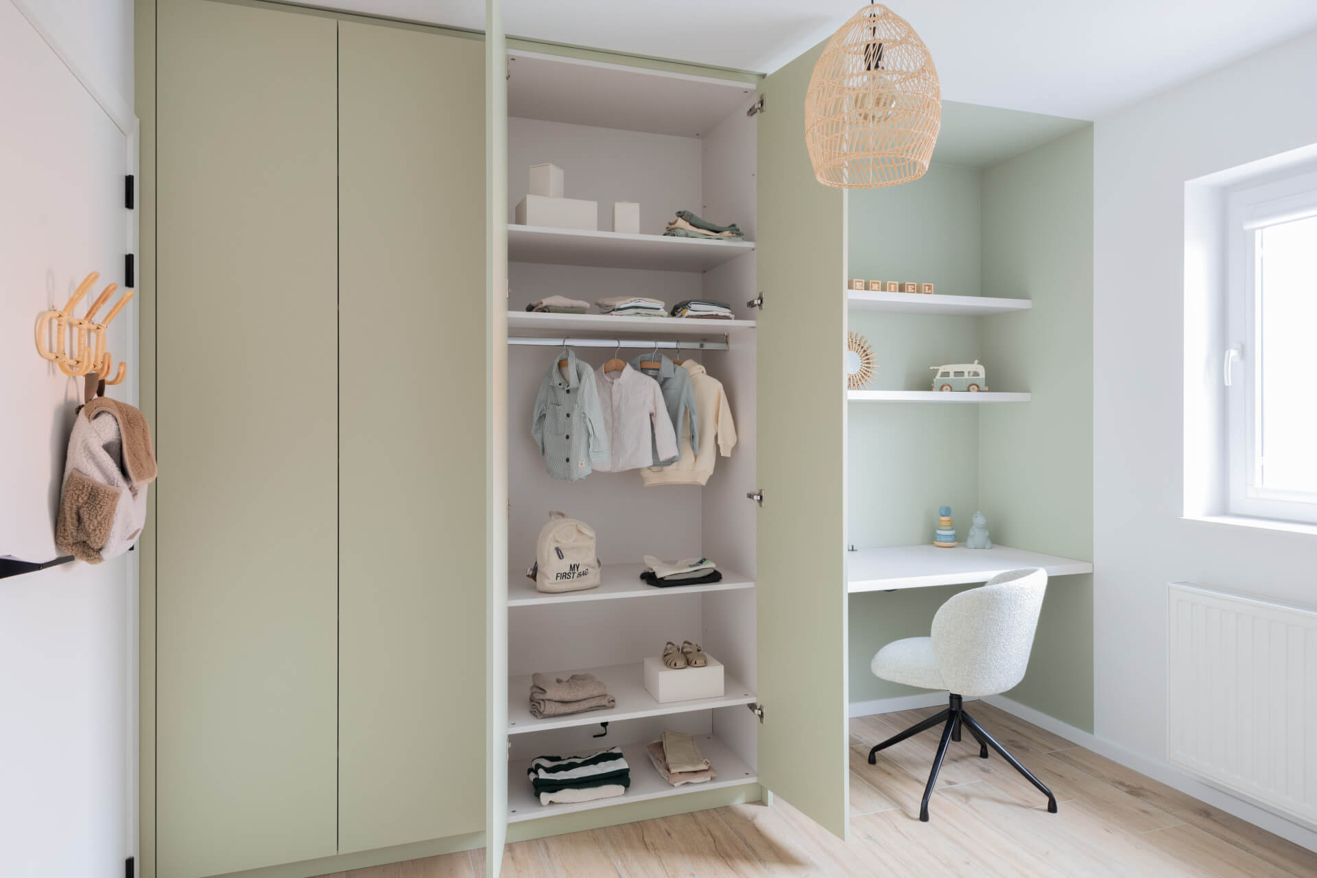 Armoire encastrée sur mesure de couleur verte Natural Sage