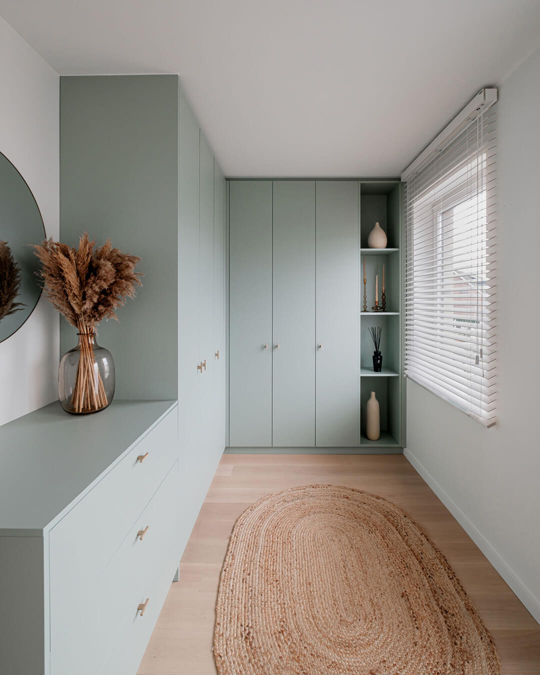 Vestiaire sur mesure avec bloc-tiroirs en Industrial Green