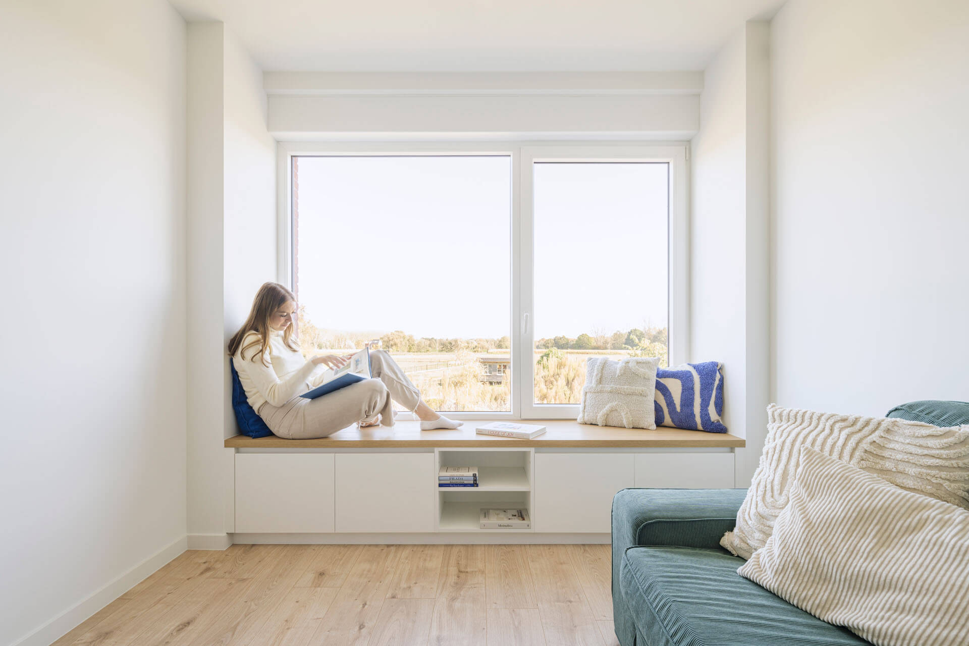 Banc sur mesure avec rangement dans une chambre