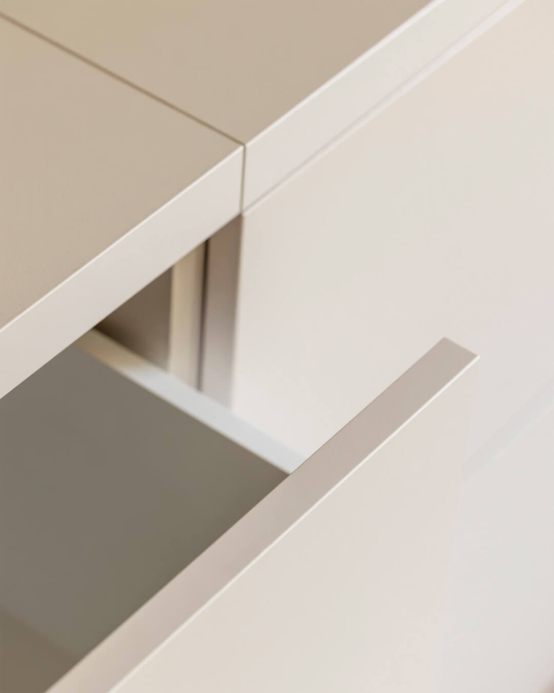 Détail du tiroir dans un buffet sur mesure en couleur Dune Beige