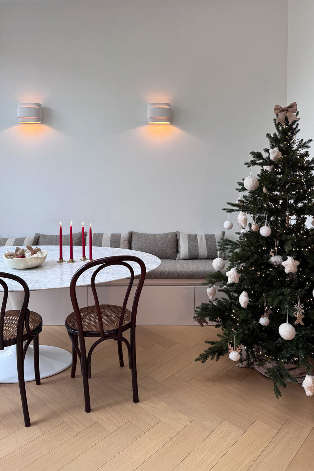 Banquette sur mesure en seashell avec poignée, image d'ambiance
