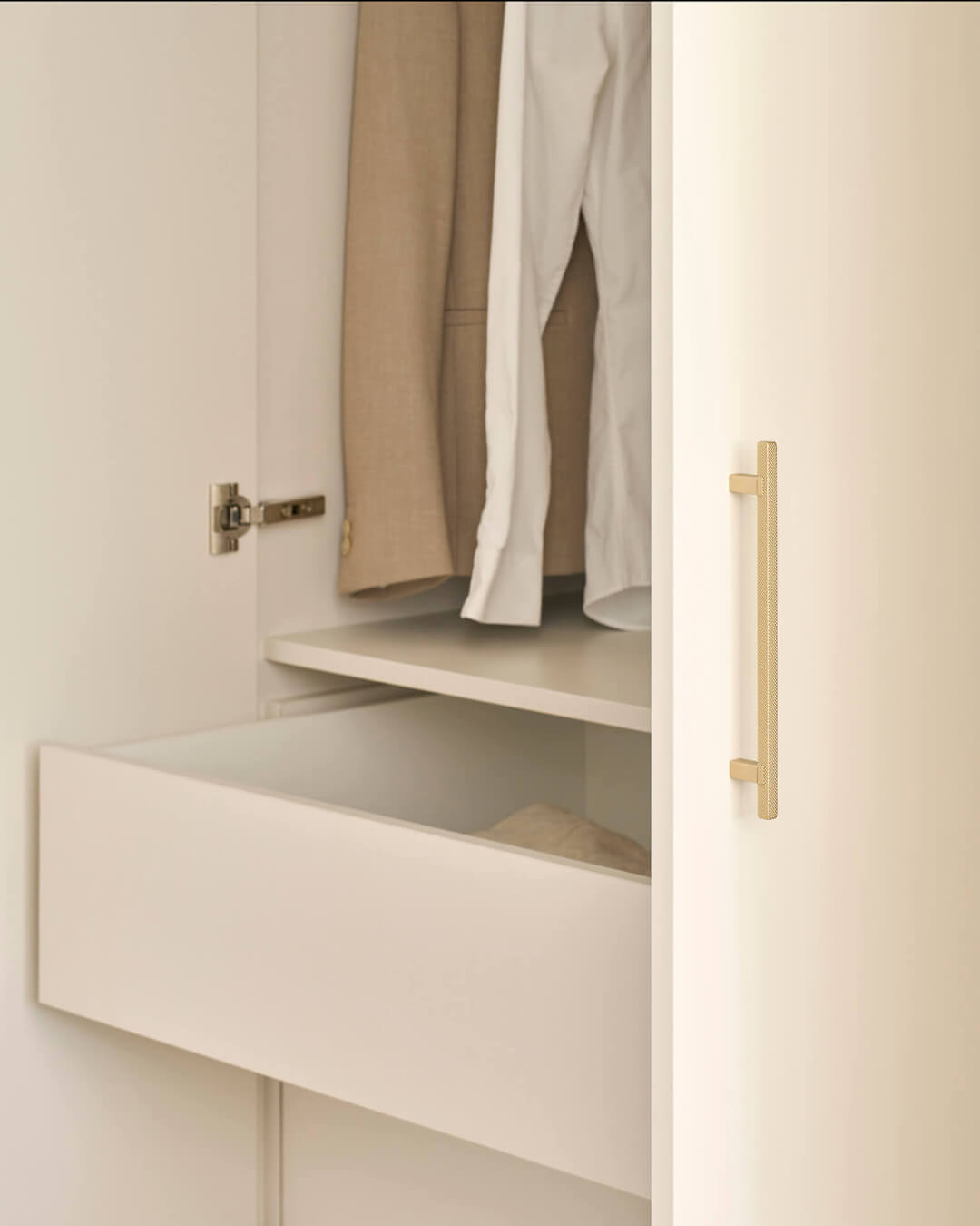 Armoire en couleur Seashell avec poignées Diamond en laiton