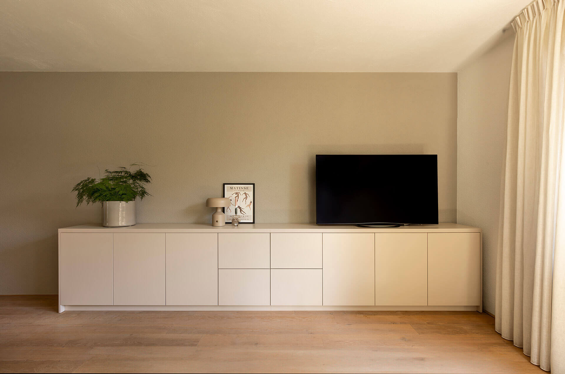 Meuble TV sur mesure, coloris beige dune
