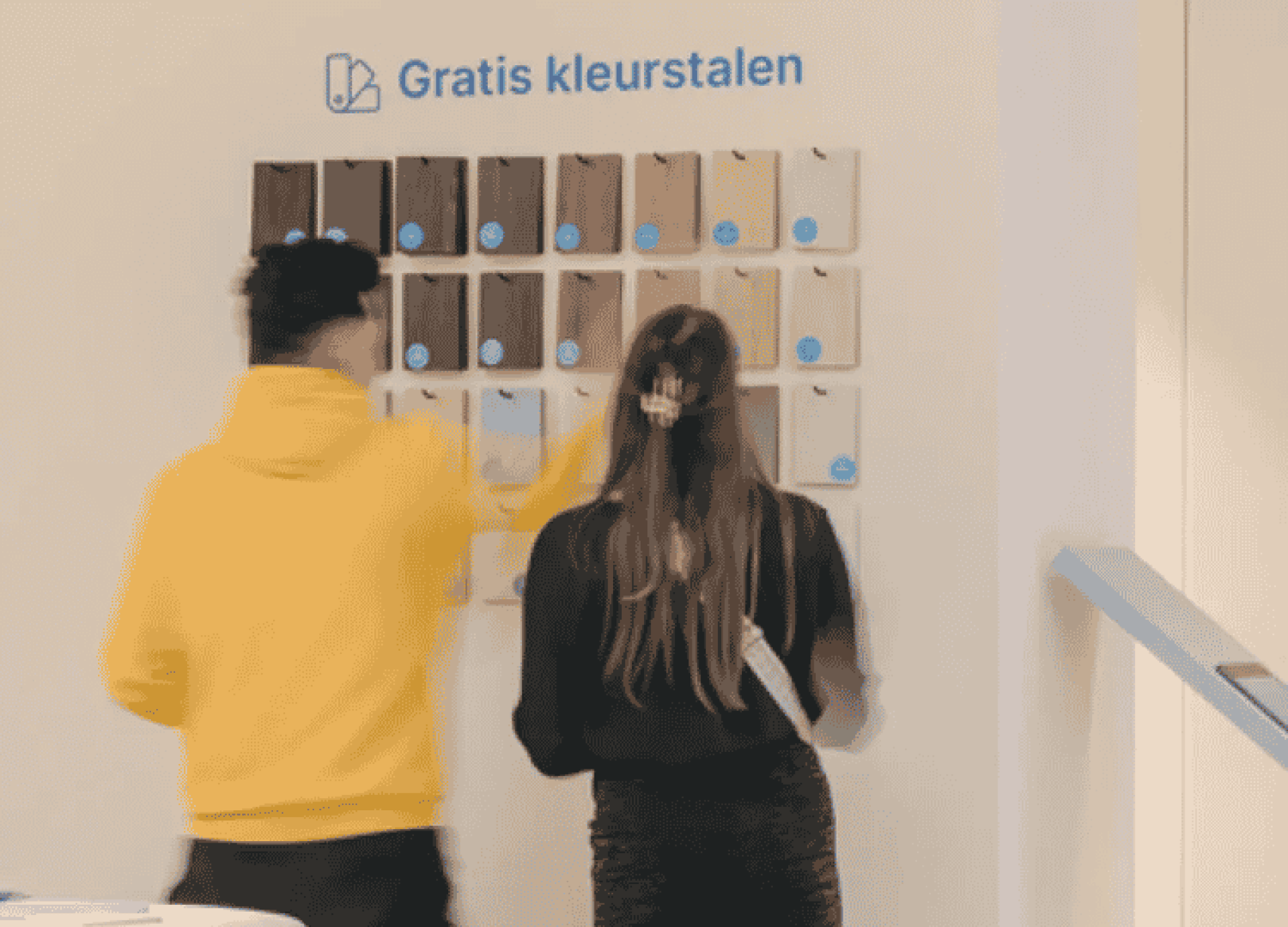 Comparez les matériaux et les couleurs dans une salle d'exposition de la région de Gand