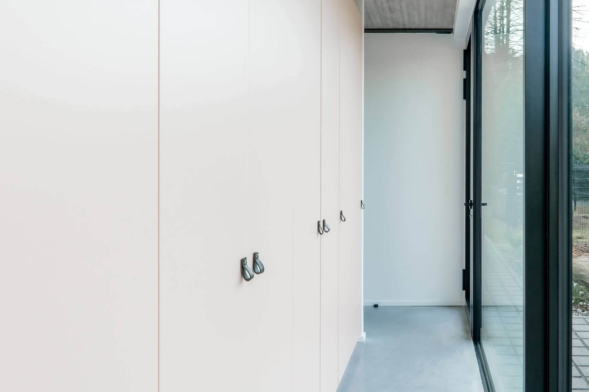 Armoire de rangement sur mesure en Tanned Peach avec poignée  Leather Loop