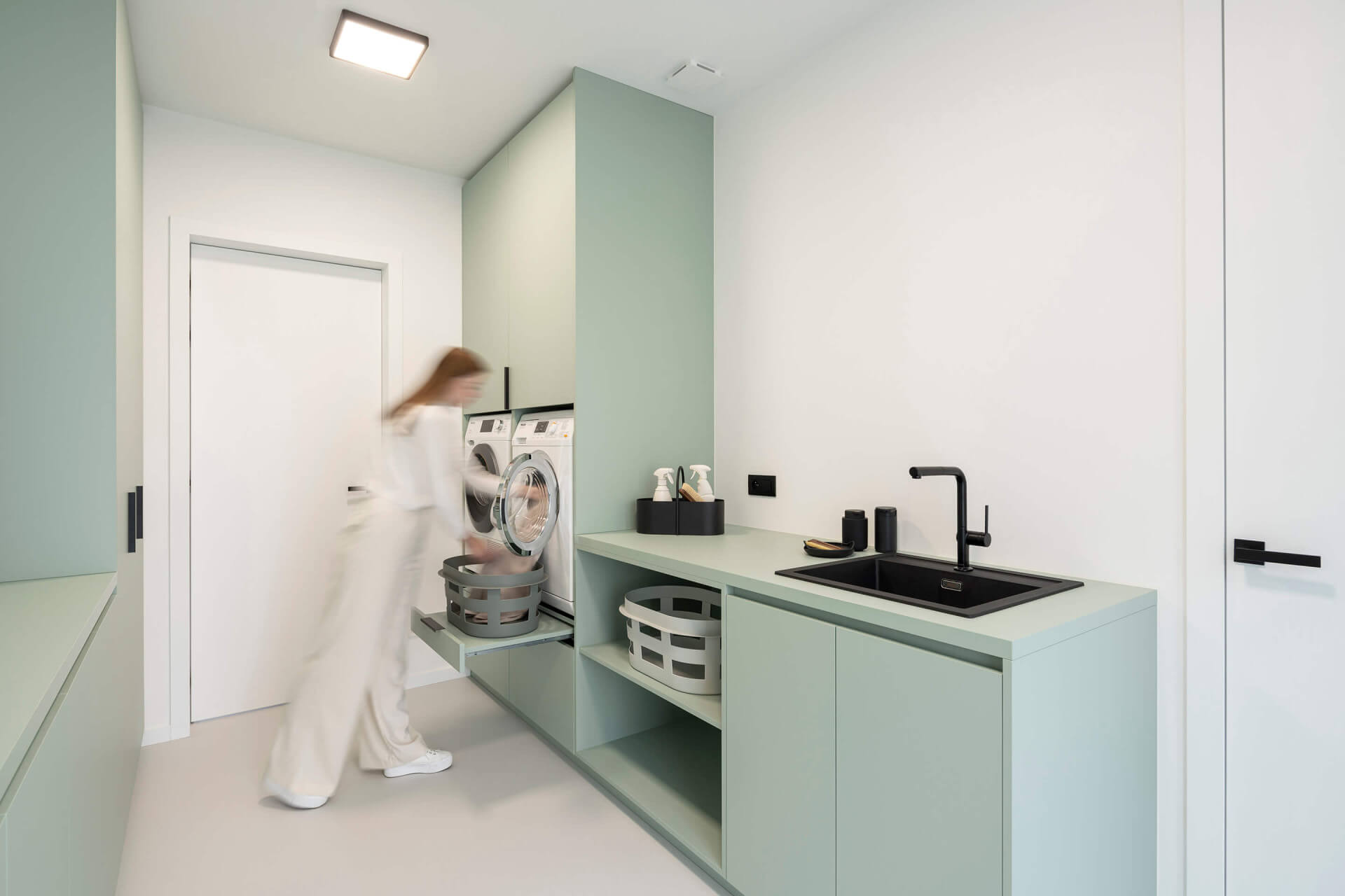 Armoire sur mesure pour machine à laver et sèche-linge en vert "Industrial Green"