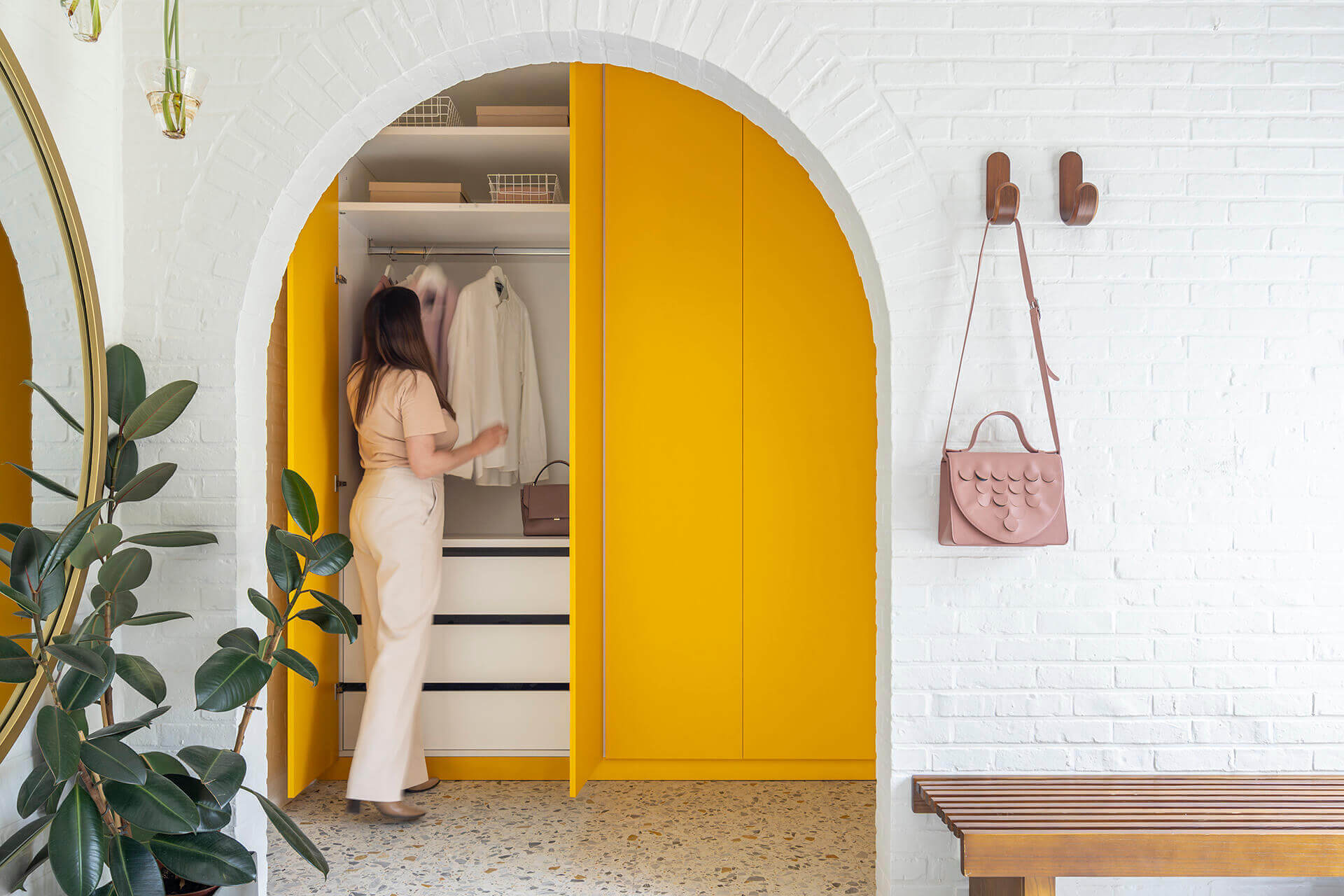 armoire sur mesure dans un bungalow des années 60