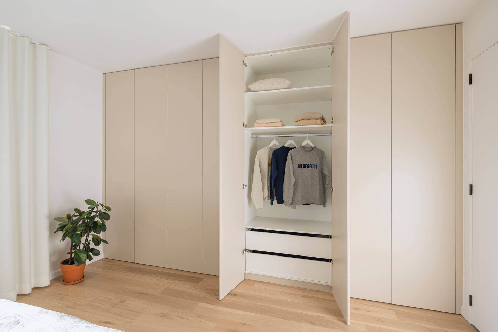 Garde-robe sur mesure dans le coloris Dune Beige