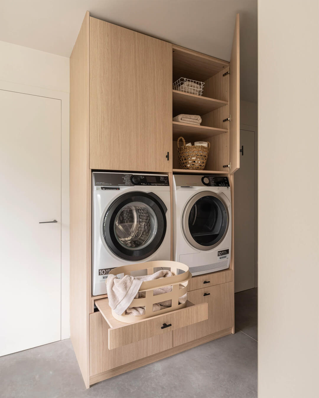 Armoire à linge sur mesure en teinte bois Atlas Oak