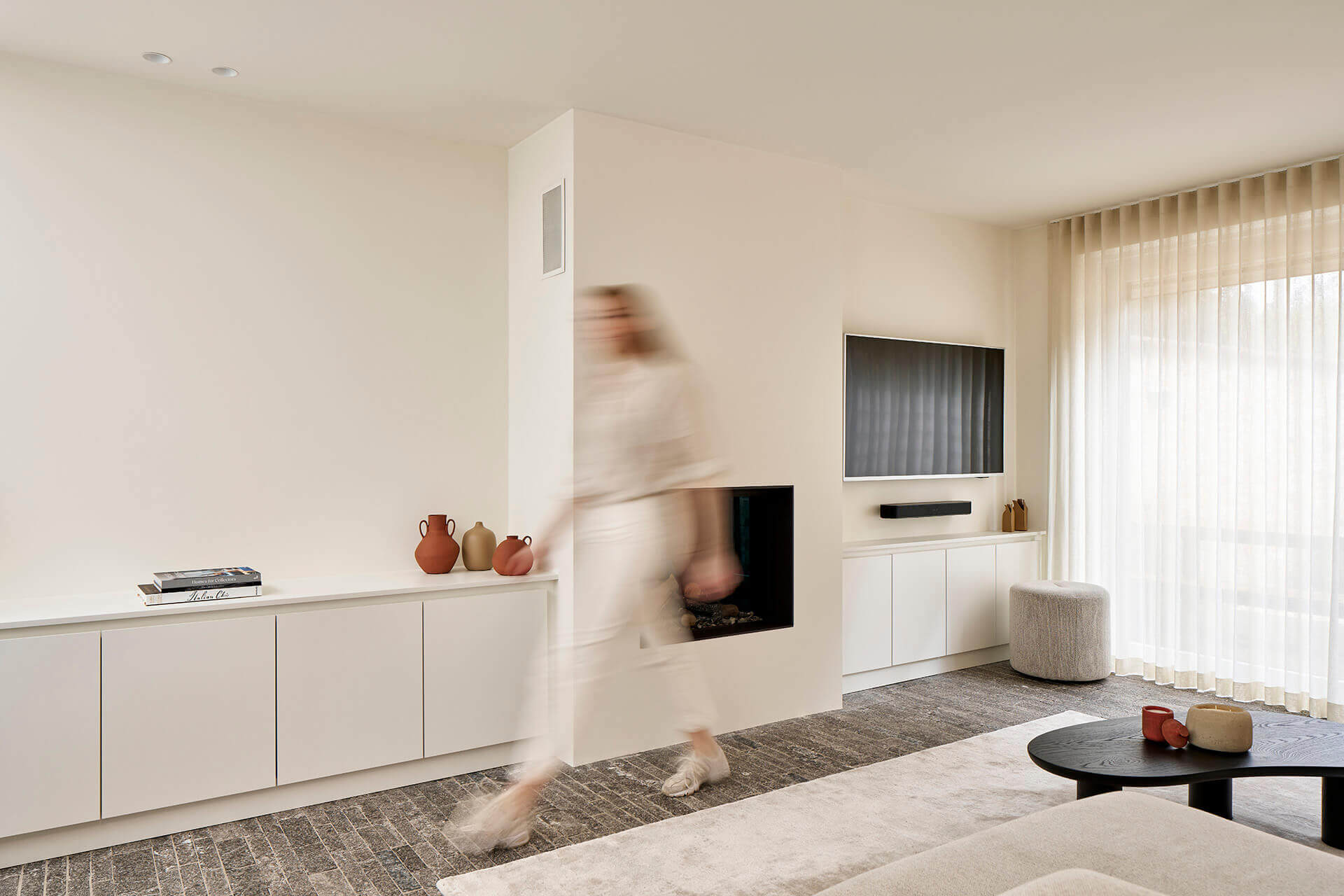 commode blanche sur mesure dans le salon