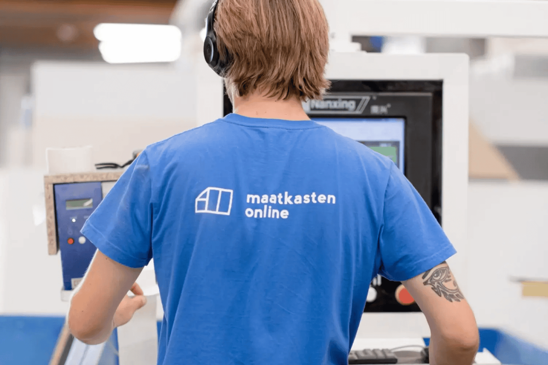 Ouvrier d'atelier de production chez Maatkasten Online