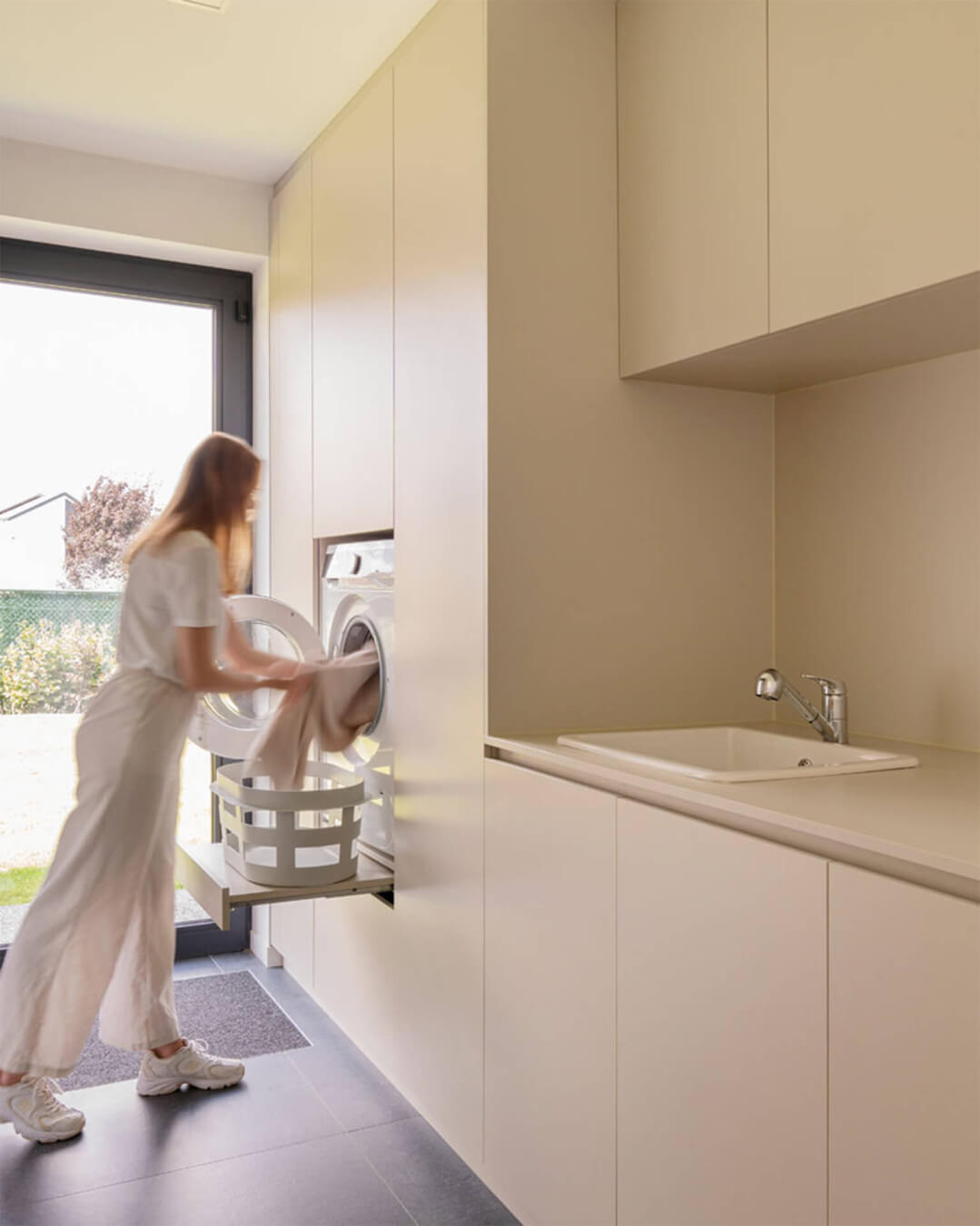 baunderie avec placards sur mesure en turtle grey