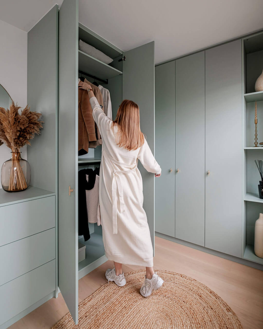 Armoire avec poignées de placard T-Diamond en laiton