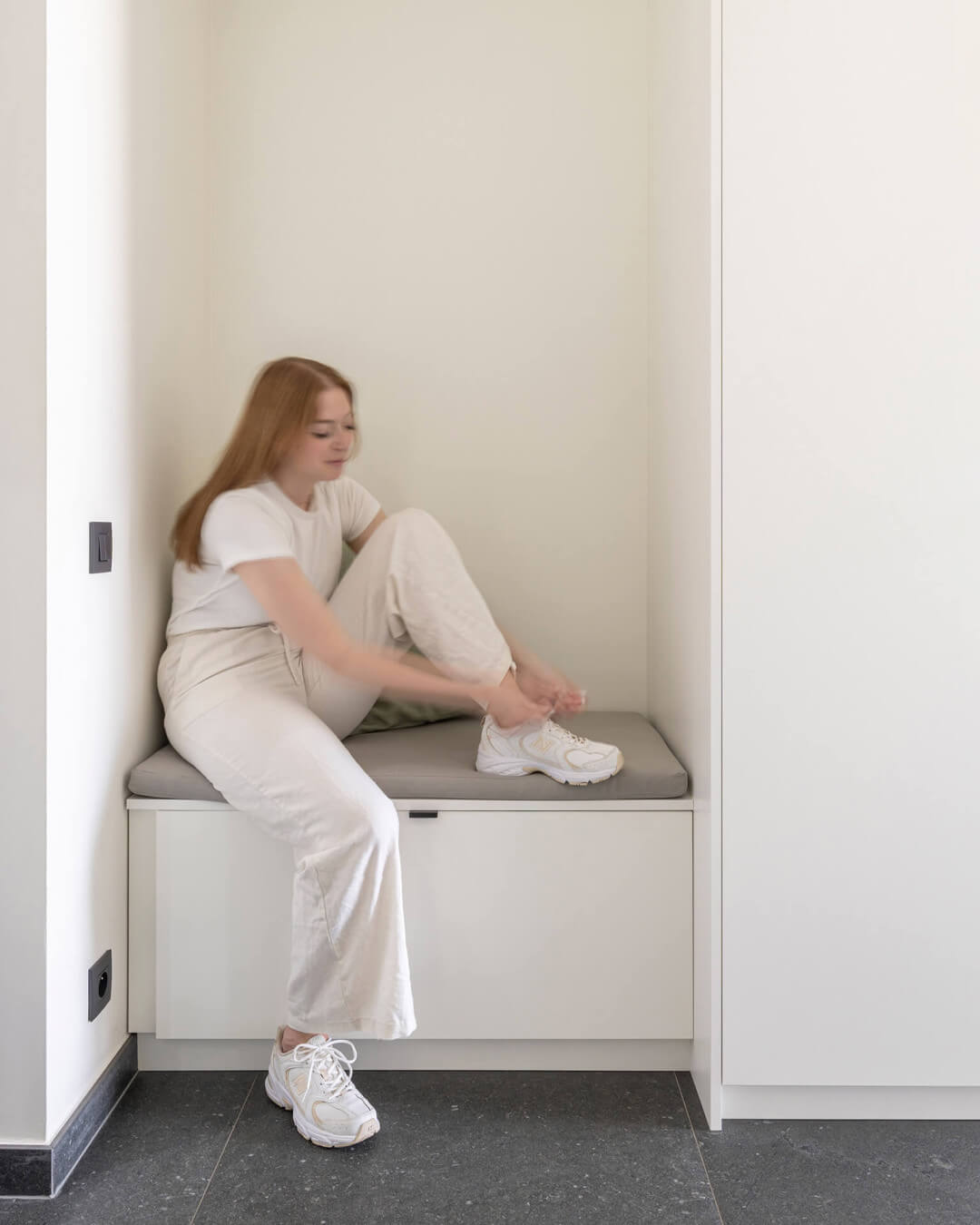 Banc sur mesure en Front White dans une buanderie