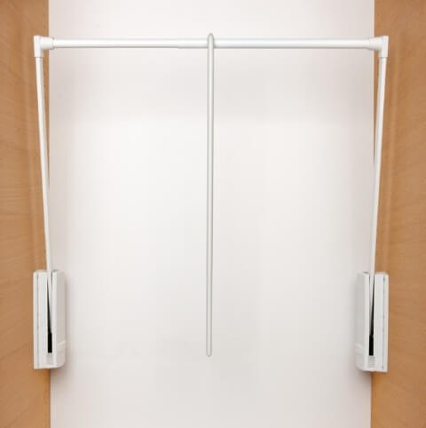 Photo du produit : un élévateur à vêtements blanc pour vos armoires sur mesure. Disponible dans la boutique en ligne Custoro.